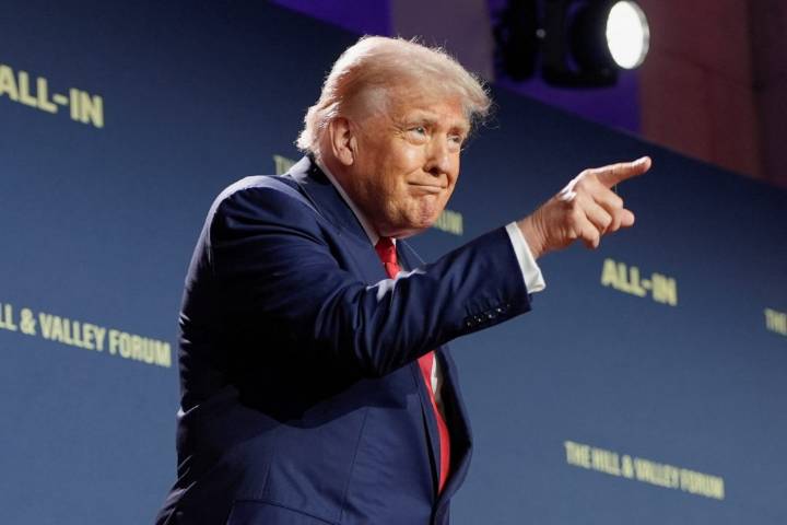 Trump's team keeps posting AI portraits of him -