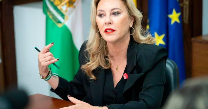 Carolina España: "La quita de la deuda es una trampa"