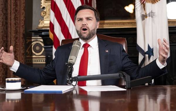 JD Vance presenta el programa de radio del activista asesinado Charlie Kirk