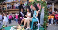San Esteban de la Sierra, desfile de carrozas y disfraces