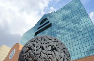 Condado de El Paso exige correcciones a la oficina del Tasador/Recaudador por retrasos que afectan a concesionarios de autos
