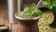 Ponerle menta al mate: por qué recomiendan hacerlo y qué beneficios genera