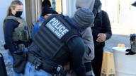 Muere una persona tras enfrentamiento con agentes de ICE en control vehicular