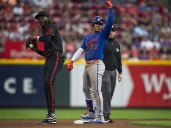 Díaz escapes in 9th inning as Mets hang on to beat Reds 5