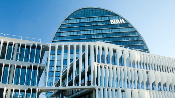 La CNMV aprueba el folleto de la opa del BBVA sobre el Sabadell, cuyo futuro queda en manos de sus accionistas
