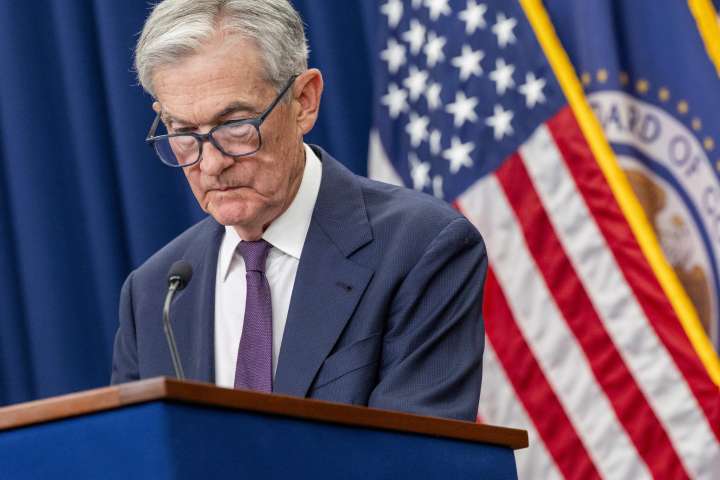 Powell dice que los activos de Wall Street están sobrevaluados