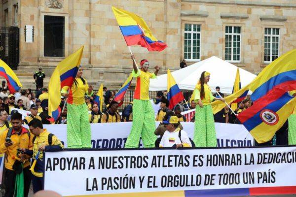 Medallistas colombianos protestan en Bogotá contra recorte al presupuesto del deporte
