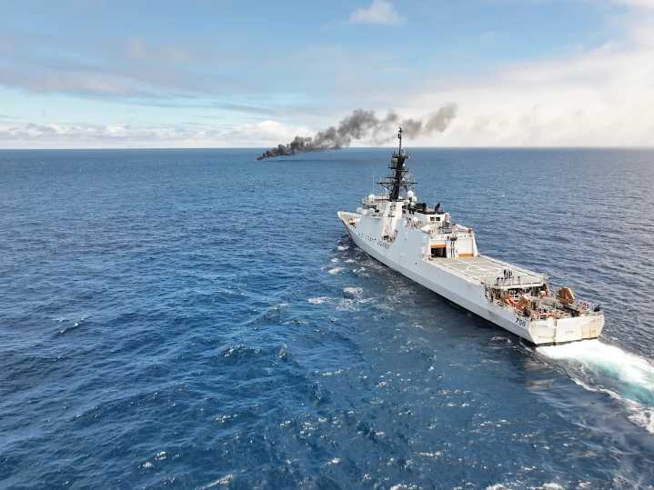 La Atención Costera se apodera de un gran trayecto de cocaína, se libera imagen de Burning Boat