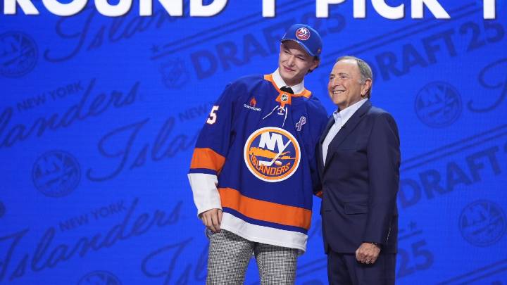Islanders top pick Schaefer makes strong impression as camp opens
