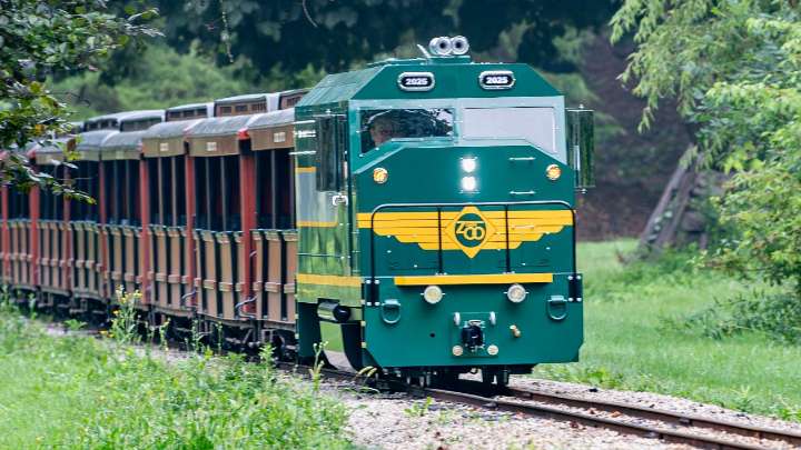 Milwaukee County Zoo hosting inaugural ride for their newest train, Engine No. 2025