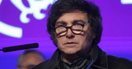Dólar se dispara en Argentina a récord histórico tras revés electoral de Milei