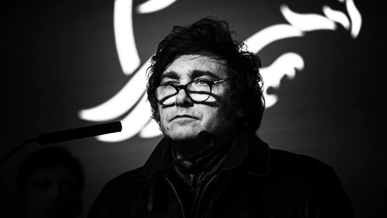 “Al león que se creía intocable lo mojaron con una manguera”: fuerte análisis del Financial Times