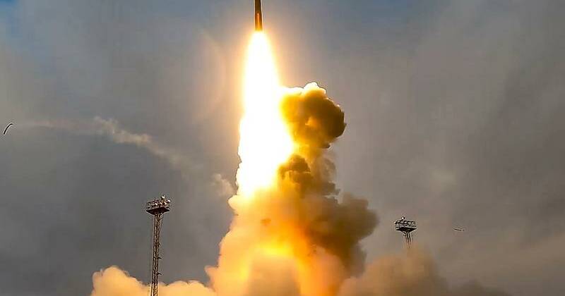 Russia sticks to nuclear arms limits for one more year