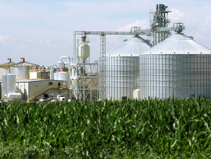 White House review of biofuel waiver plan pits farmers against refiners