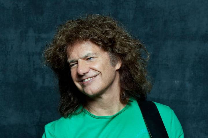 "Uno de los mejores de la historia". El gran elogio para un músico argentino, su nueva visita al país y la “negación” que lo mantiene activo a los 71 años