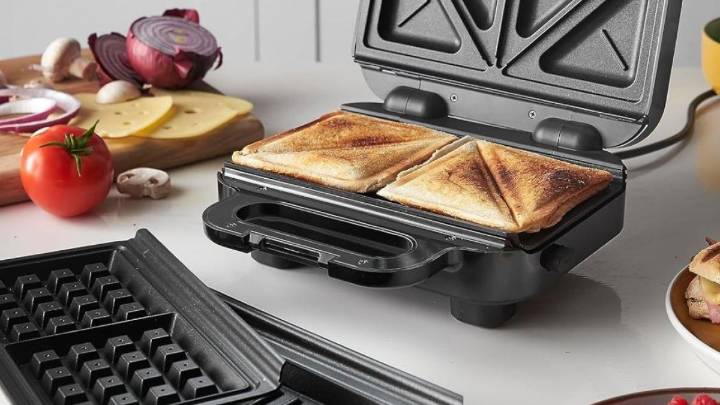 La sandwichera 3 en 1 de Russell Hobbs que arrasa en las cocinas: prepara gofres, sándwiches y grill ahora con 31% de descuento