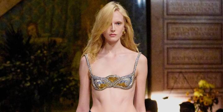 Versace Spring 2026 Review: The ’80s Have Never Been More Back