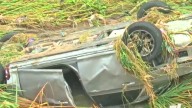 Pareja es Rescatada tras Ser Arrastrada en su Vehículo por un Arroyo en Apodaca, Nuevo León