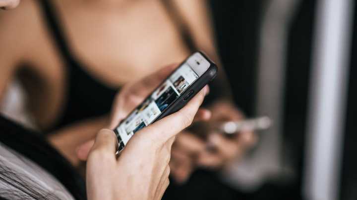 La exposición de la intimidad en redes sin consentimiento puede generar un deterioro emocional inmediato