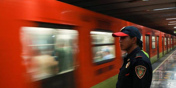 Detienen a sujeto por disparar con arma de fuego al exterior del Metro Centro Médico en CDMX