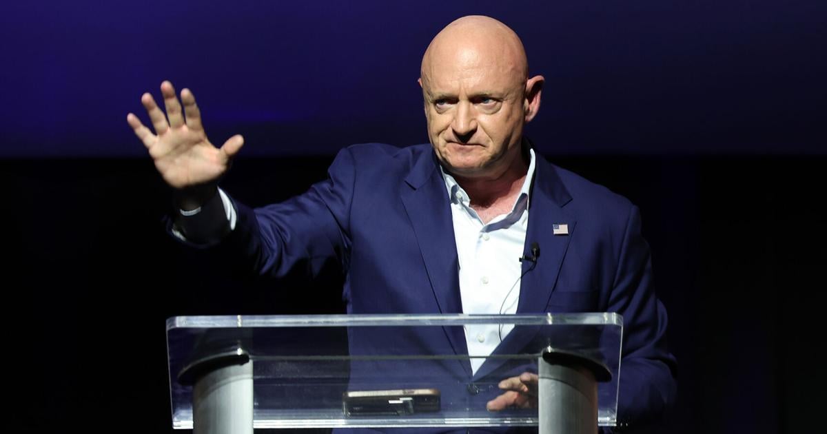 Arizona senator urges veterans and NC residents to fight against Trump in 2026