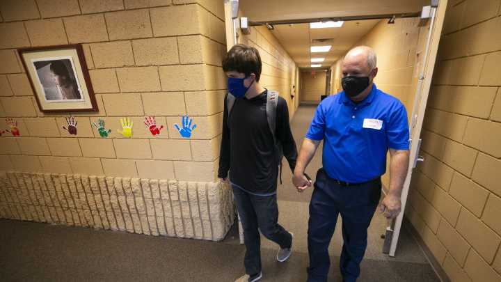 Trump vinculará el analgésico Tylenol con el autismo, pero muchos expertos se muestran escépticos