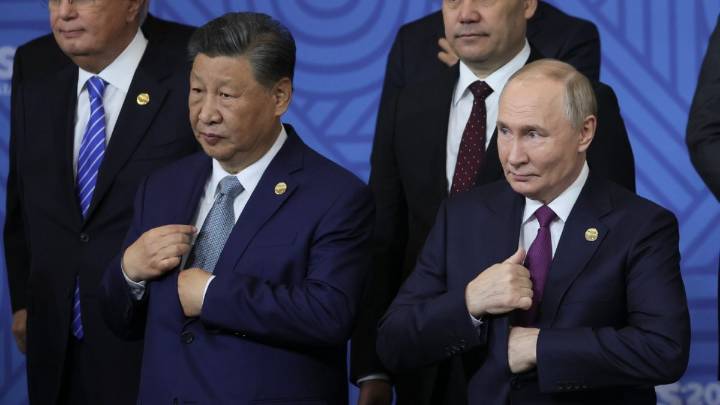 Russia Equipping, Training China's Airborne Battalion, Show Leaked Documents