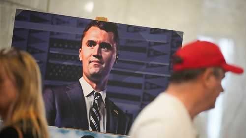 Sospechoso del asesinato de Charlie Kirk, Tyler Robinson, acusado de homicidio agravado