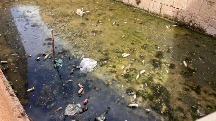 Huermur denuncia la insalubridad del canal de los Molinos del Río