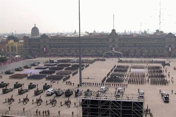 Invitará Sheinbaum a Poderes solo a desfile militar