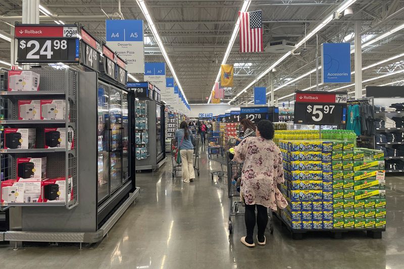 US retail sales beat expectations in August; weakening labor market dims outlook