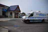 Double stabbing at Brooklyn IHOP restaurant leaves two men wounded, perp in custody