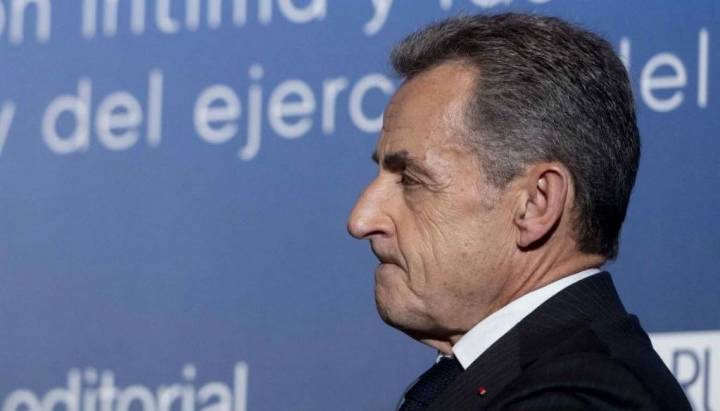 Condena a Sarkozy a cinco años de cárcel por financiamiento libio de su campaña