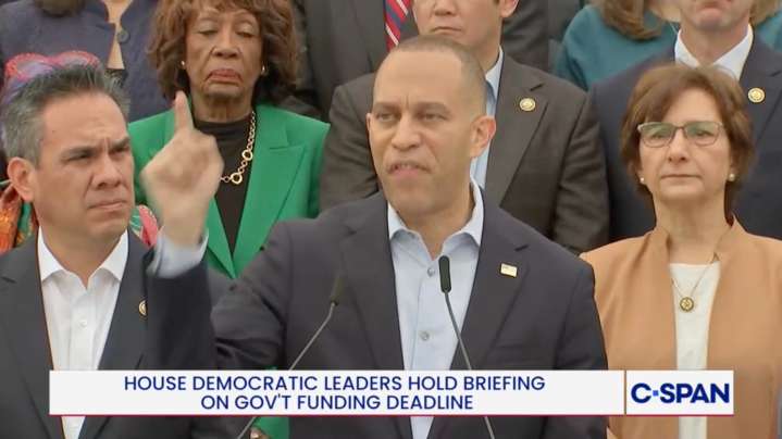 ‘Say It to My Face!’ Hakeem Jeffries Rages at Trump Over ‘Racist’ AI Video