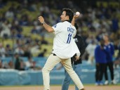 'Checo' Pérez lanzó la primera bola con Dodgers