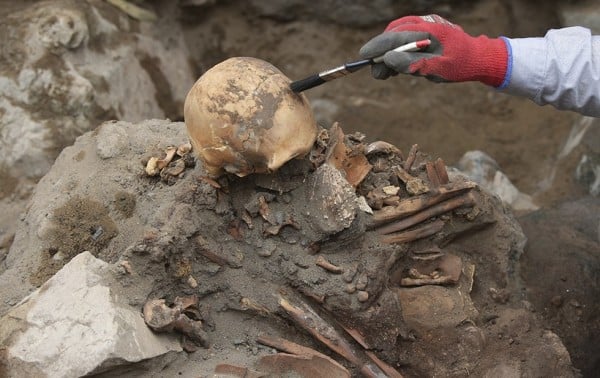 Excavaciones para tuberías de gas en Lima vuelven a sacar a la luz entierros preincaicos