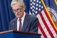 Powell dice que los activos de Wall Street están sobrevaluados