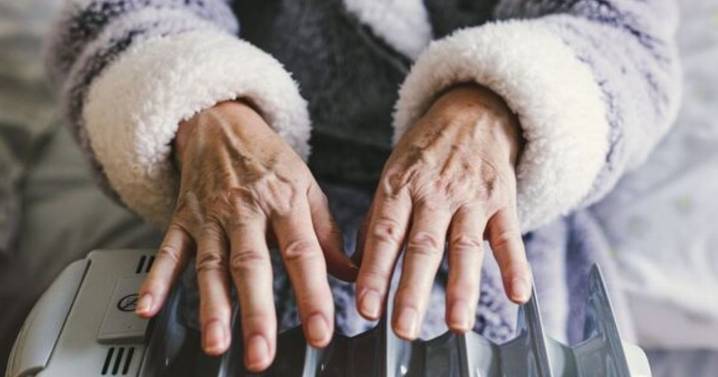 DWP handing state pensioners extra £450 to get them through winter