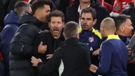 Las redes estallan con la reacción de Simeone en Anfield y su "doble vara de medir": "A Courtois lo insultaron y fuiste a celebrarlo..."