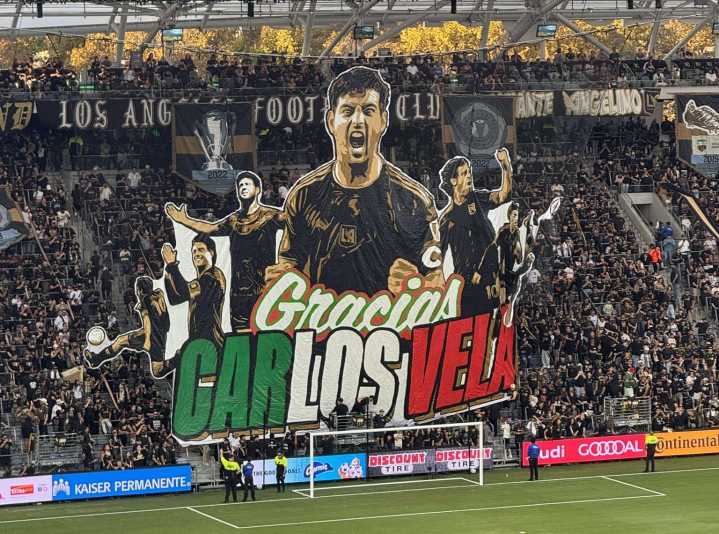 Carlos Vela recibe emotivo homenaje de LAFC por su legado en la MLS