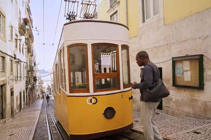 Investigators probe crash of streetcar
