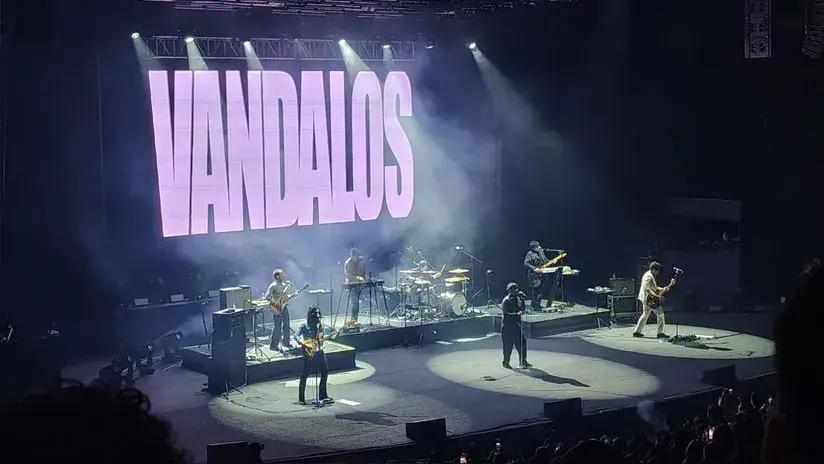 Bandalos Chinos regresó a Lima para ofrecer una fiesta de rock y psicodelia pop