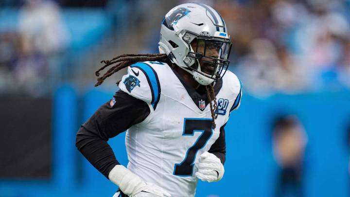 NFL news roundup: Free-agent pass rusher Jadeveon Clowney visiting Cowboys