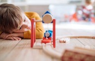 La mayoría de los expertos advierten que no hay evidencia científica que vincule el paracetamol con el autismo