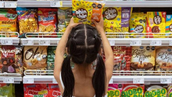 Por primera vez, los niños obesos superan a los que tienen bajo peso por culpa de la comida basura