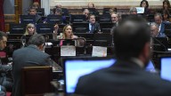El Senado le dio media sanción al proyecto que modifica la legislación de los DNU