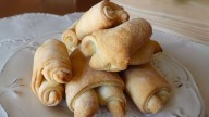 Cuernitos de grasa en 15 minutos: la receta con 4 ingredientes y fácil de elaborar en casa