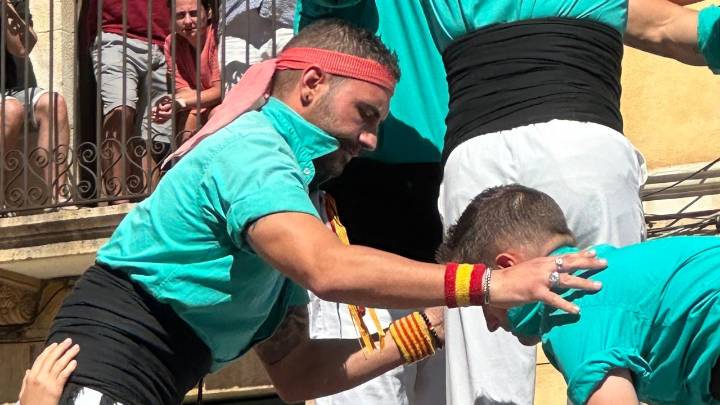 El independentismo radical estalla por la presencia de un símbolo español en una jornada de "castellers" en Tarragona