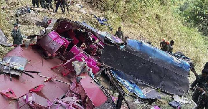 Bus skids off a cliff in Sri Lanka, killing 15