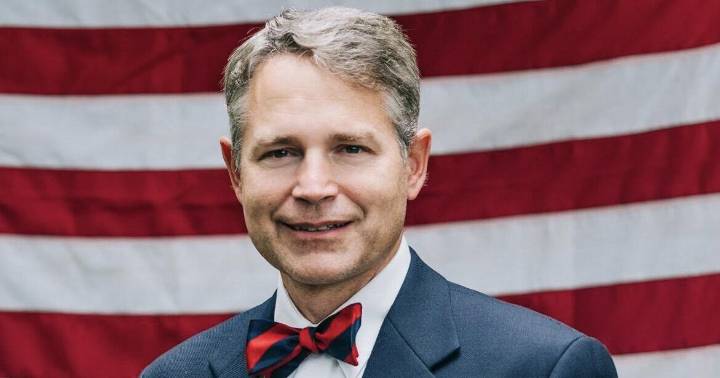 Bowtie-wearing doc Sam McCown enters SC congressional race
